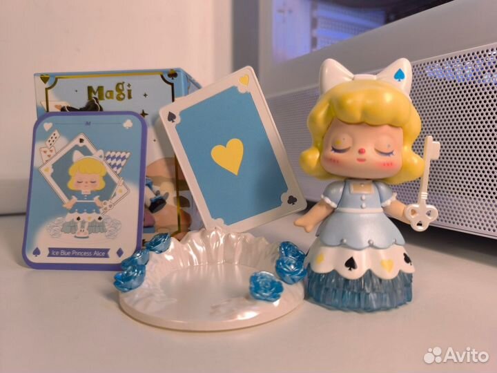 Фигурка Pop Mart Алиса в стране чудес