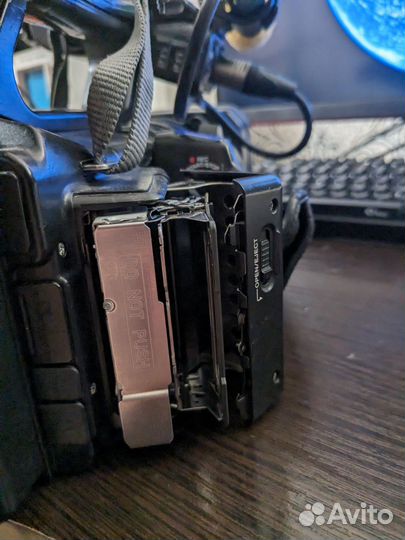 Видеокамера Sony HVR-Z7E