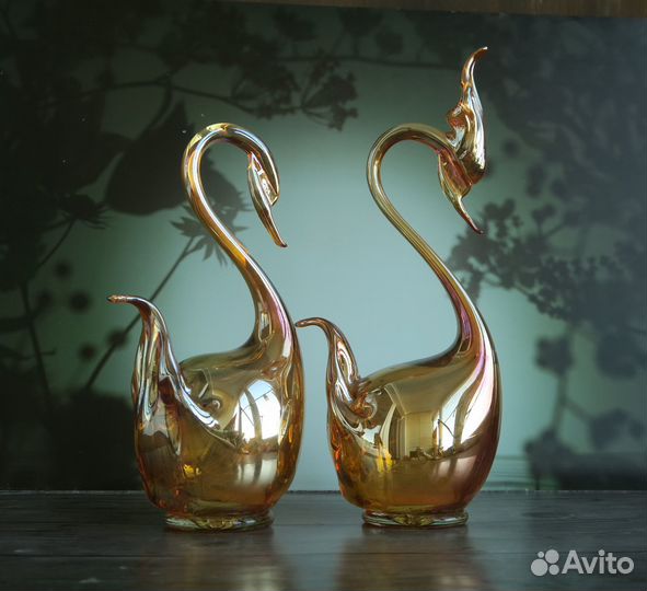 Статуэтки лебеди цветное стекло СССР