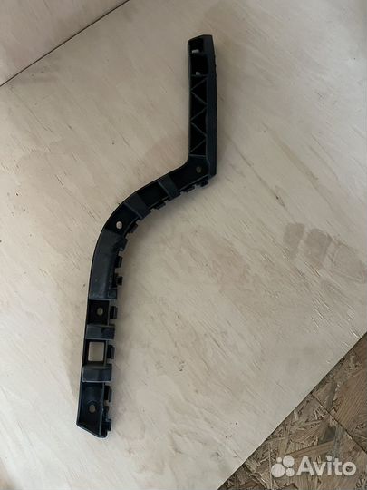 Крепление заднего бампера прaвое Skоda Suрerb 2