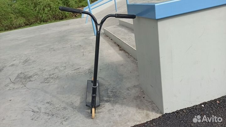 Стрит кастом самокат