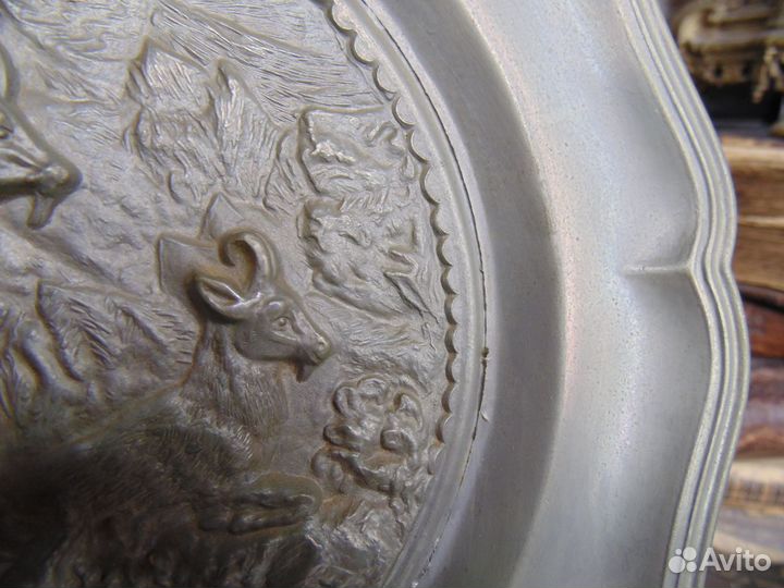 Антиквариат из Европы.Настенная тарелка.Олово