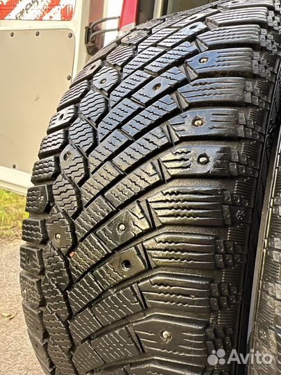 Gislaved Nord Frost 200 215/55 R17