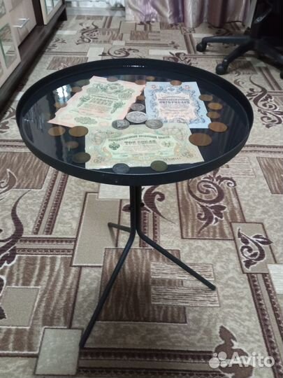 Столик с деньгами времён императора Николая II