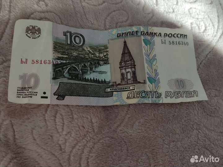 Значки и старые монеты, купюры