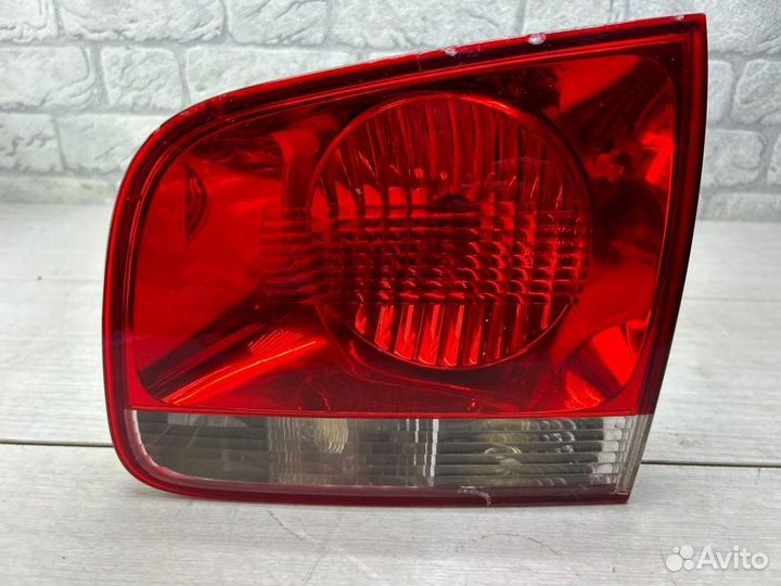 Фонарь задний правый Volkswagen Touareg 2005