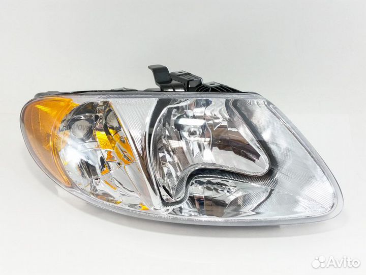 Фара правая Chrysler Town&Country