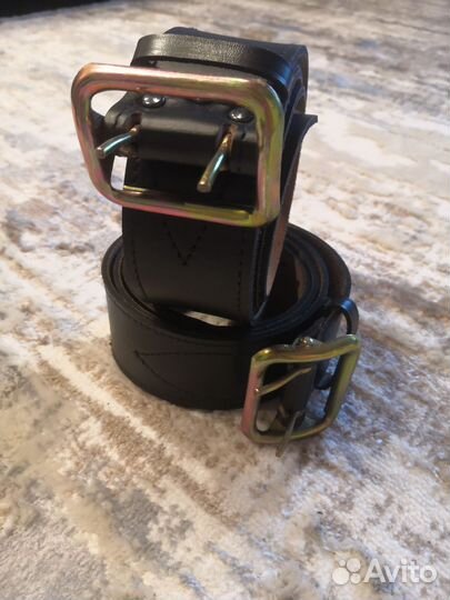 Мужской кожаный ремень черный