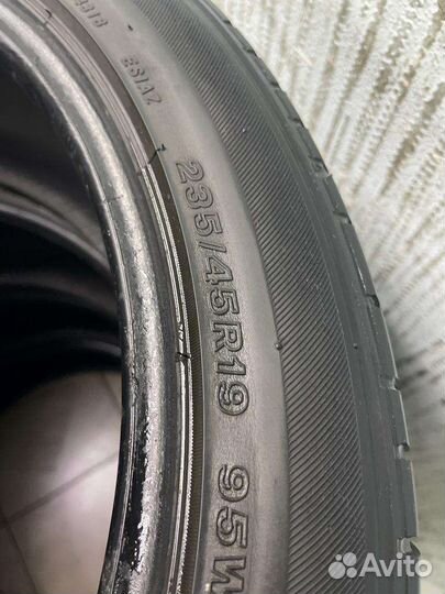 Bridgestone Potenza S001 235/45 R19 95W