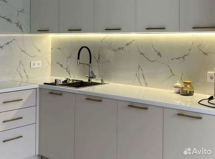 Угловая кухня Белая