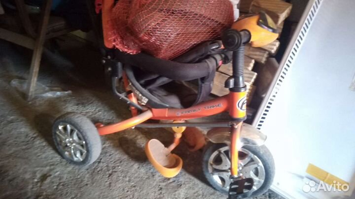 Детский велосипед с ручкой