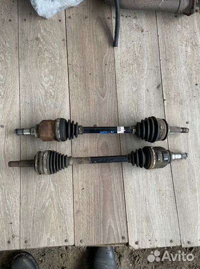 Привод передний правый Toyota Auris E150 1ZR-FE