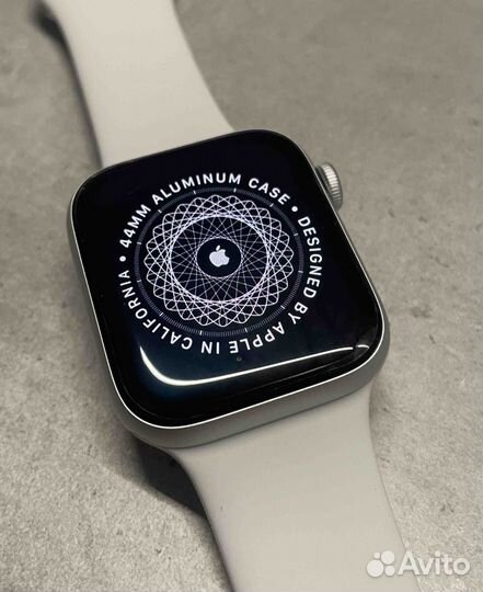 Смарт-часы Apple Watch SE2