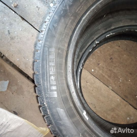 Pirelli Ice Zero 205/55 R16