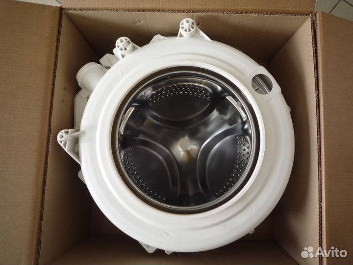 Бак пластиковый всборе индезит аристон C00109633