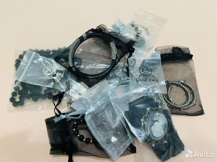 Набор украшений в черном цвете