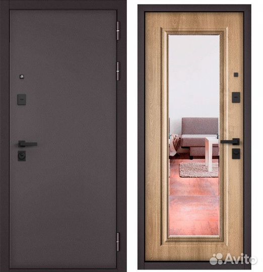 Дверь в квартиру с зеркалом