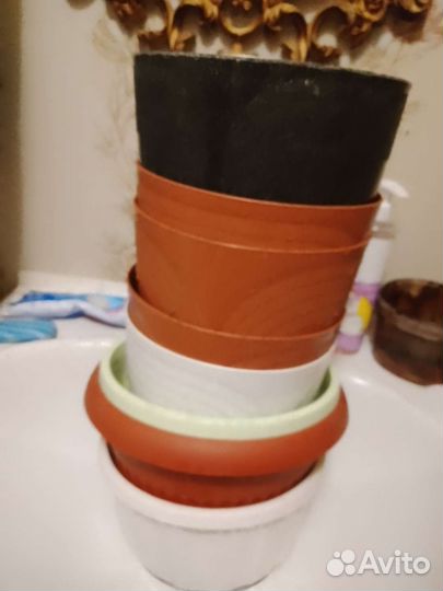 Пластиковые большие цветочные горшки