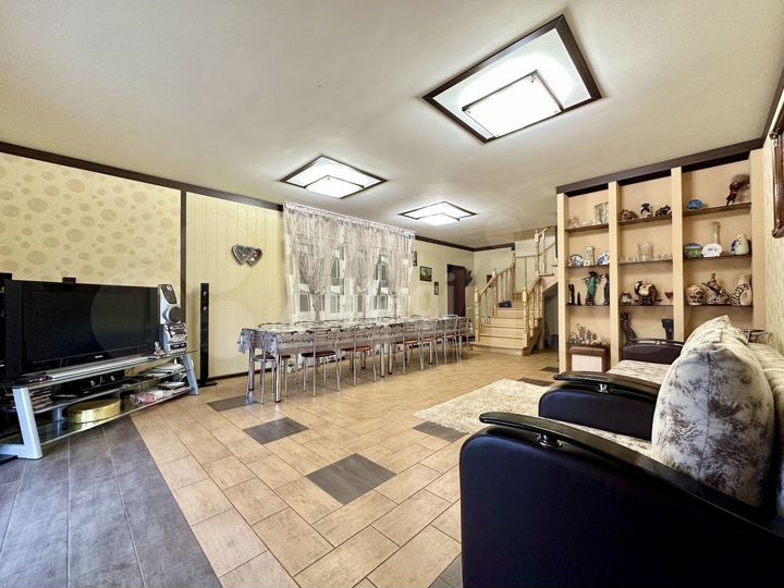 Дом 176,1 м² на участке 10 сот.