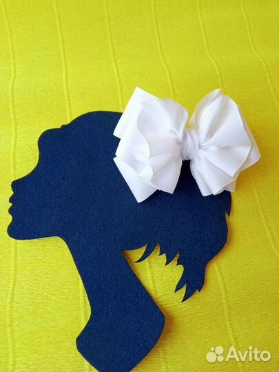 Бант белый пышный на резинке для девочки