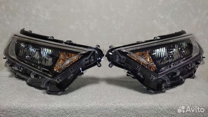 Фара Toyota Rav 4 50 2019-2022