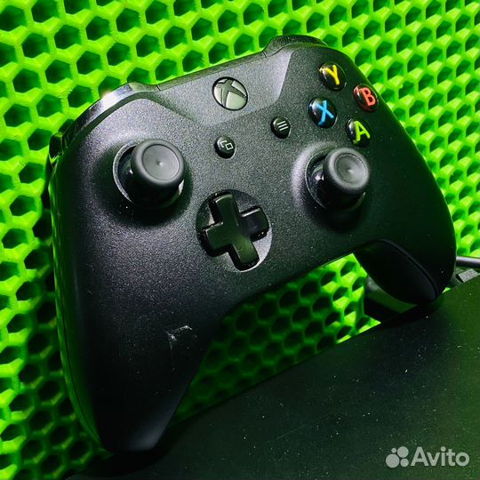Игровая приставка Microsoft Xbox One X 1000 гб HDD