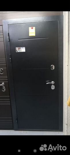 Дверь входная для улицы