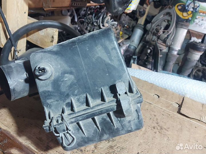 Корпус воздушного фильтра Toyota Carina E