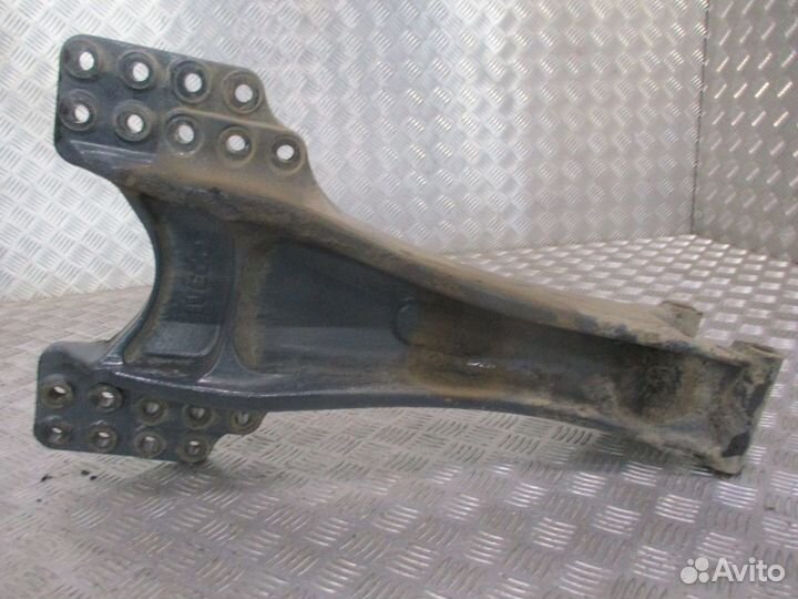 Кронштейн реактивной тяги Iveco 41225944