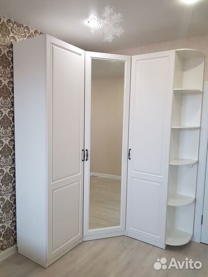 Зеркальный шкаф