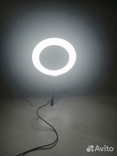 Кольцевая лампа со штативом