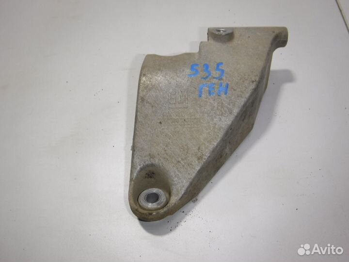 Кронштейн генератора Chevrolet Cruze