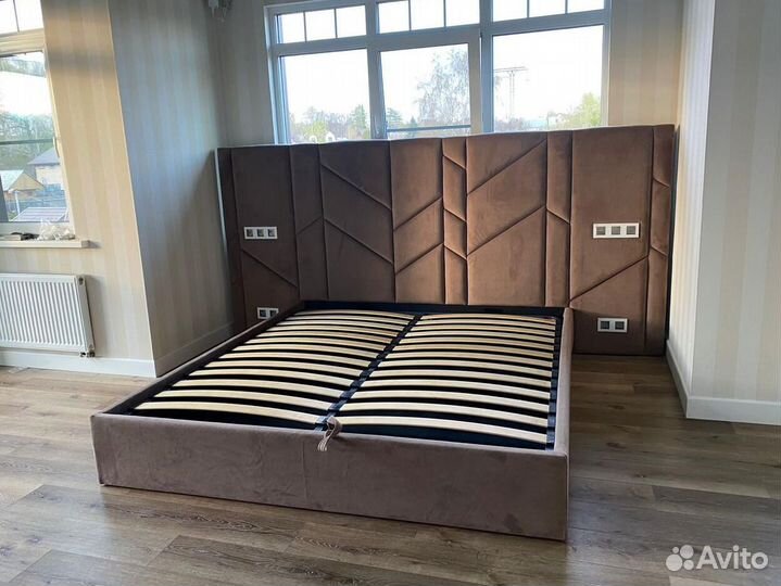 Кровать с мягким изголовьем