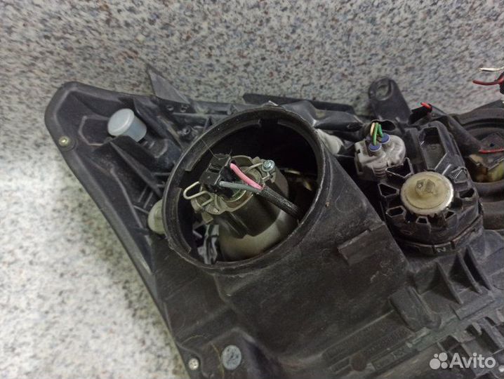 Фара левая Toyota Avensis T250 2007