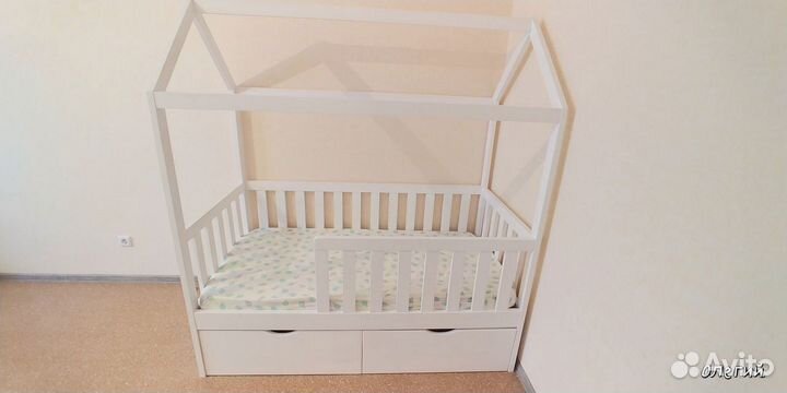 Детская кровать домик