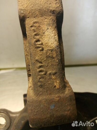 Кулак поворотный передний правый Nissan Qashqai+2