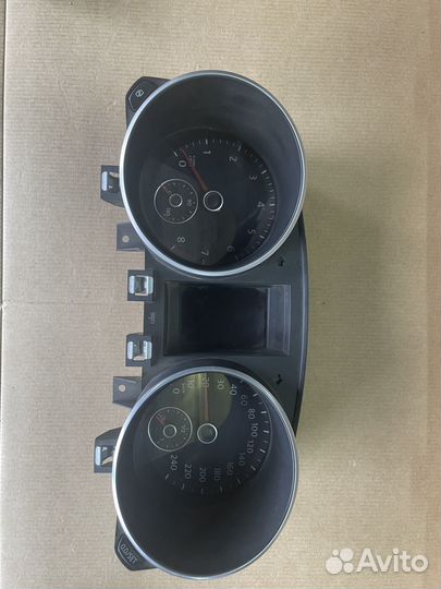 Панель приборов VW Golf 6. 2011г