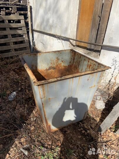 Бачки для мусора уличные 650 л