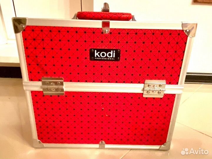 Бьюти кейс Kodi визажиста маникюра косметики