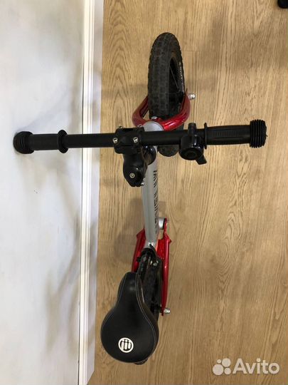 Беговел Nevelik. Легкий алюминевый