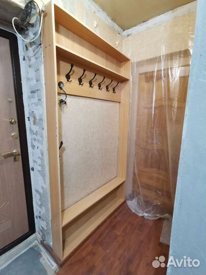 Продаю вешалку в прихожую