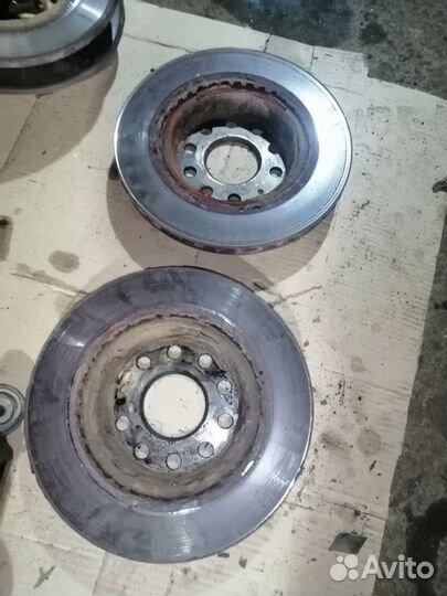 Передние тормозные диски VW Golf 6