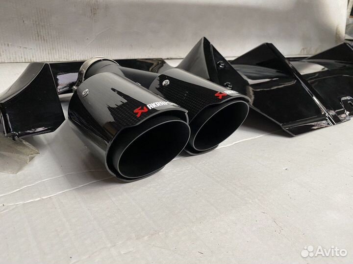 BMW F10 Бампер + Диффузор М5 + Насадки Akrapovic