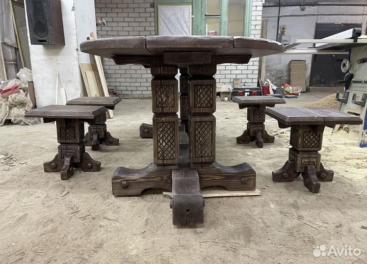 Стол из массива дерева