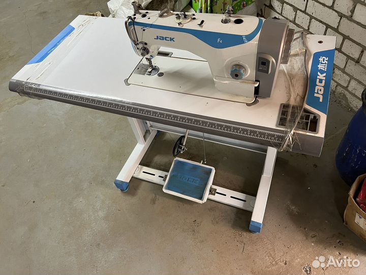 Швейная машина jack f 4