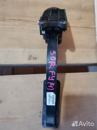 Педаль акселиратора