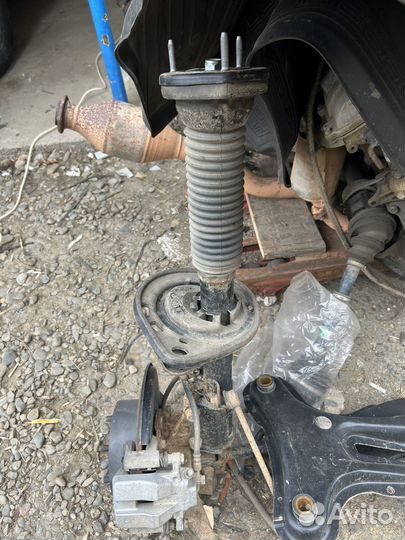 Амортизатор задний на Тойота Камри 50-55