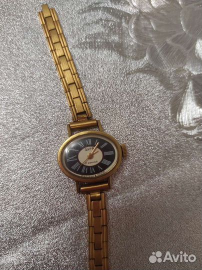 Часы Заря 17 камней СССР позолот