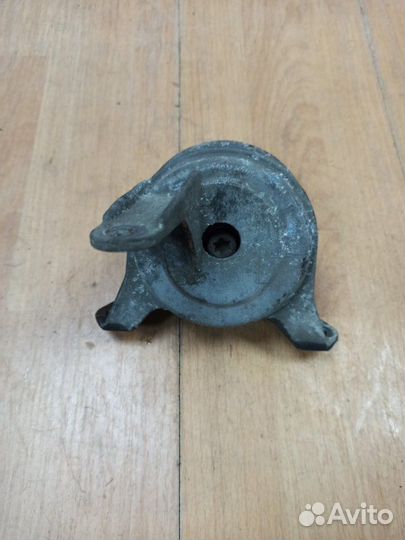 Подушка двигателя Opel Astra H седан Z16XER 2006