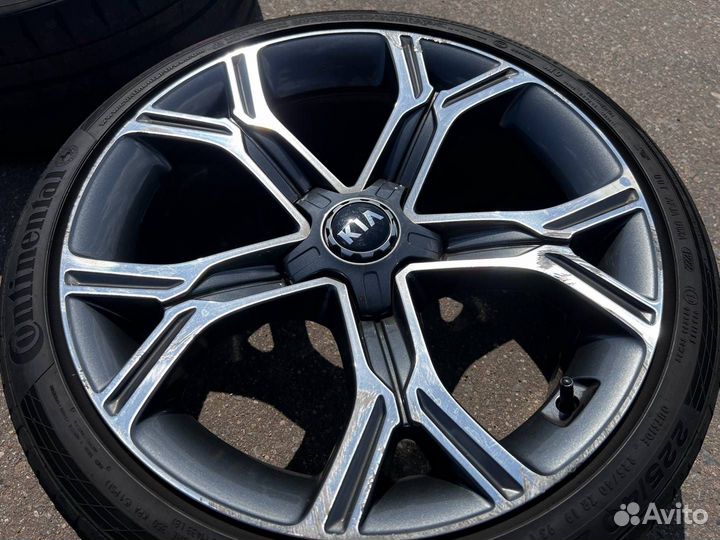 Комплект оригинальных колес R19 Kia Stinger GT